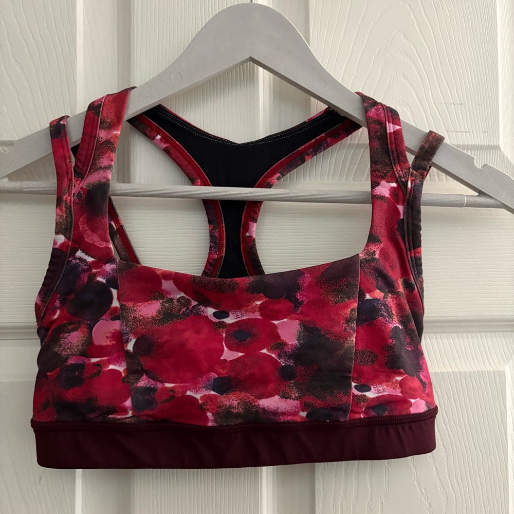 Lululemon sports bra